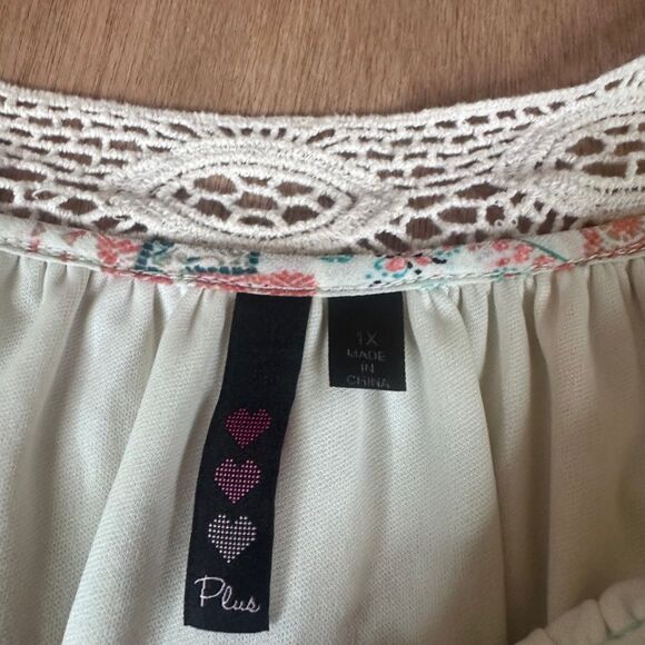 Heart N Crush Plus 1X Boho Peasant Dress Crochet Neckline Multicolor Pattern - Picture 3 of 5